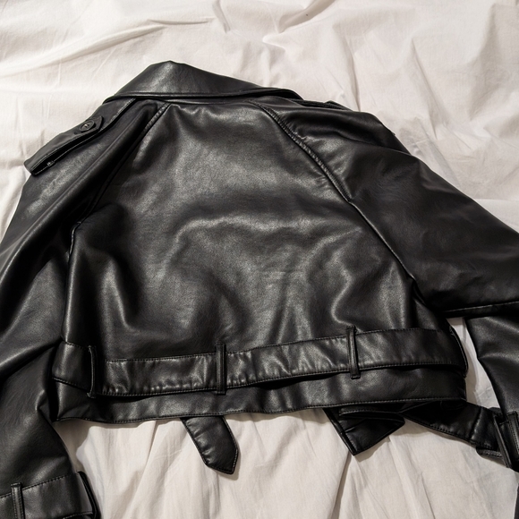 Zara OVERSIZED CROPPED FAUX LEATHER TRENCH - Picture 5 of 8